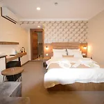Arsisa Hotell *